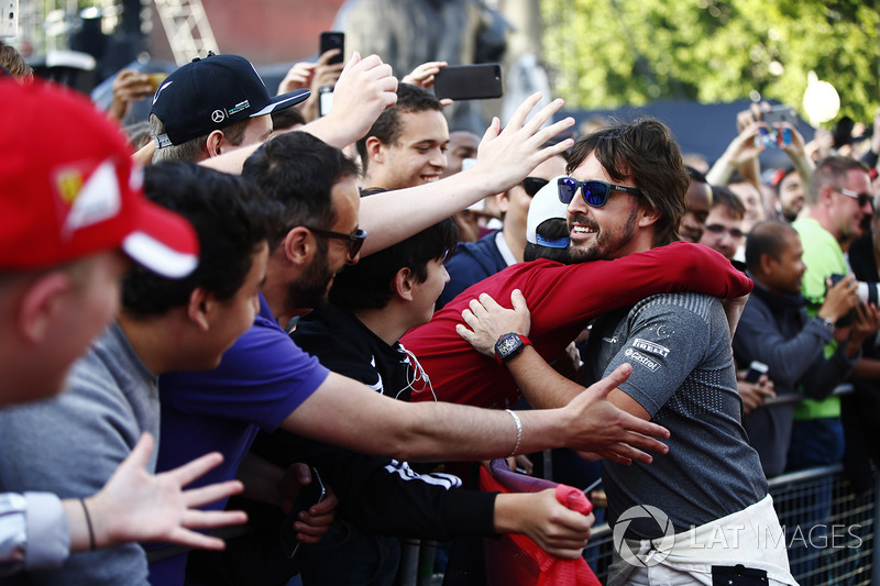 Fernando Alonso, McLaren, bertemu dengan fans