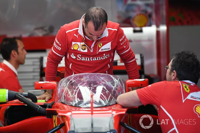 Ferrari SF70H con el escudo de la cabina