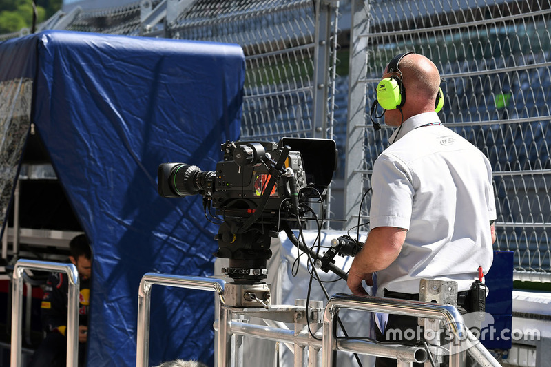 FOM cameraman