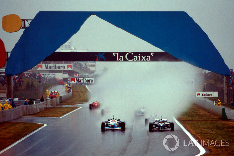 Start action, Jacques Villeneuve, Williams FW18 leads