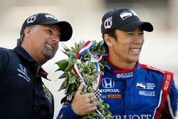 Winner Takuma Sato with team owner Michael Andretti, Andretti Autosport Honda