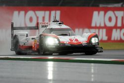 #2 Porsche Team Porsche 919 Hybrid: Timo Bernhard, Earl Bamber, Brendon Hartley