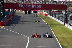 Kimi Raikkonen, Ferrari SF70H, en lutte avec Felipe Massa, Williams FW40
