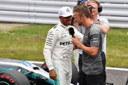 Pole pozisyonu sahibi Lewis Hamilton, Mercedes AMG F1 and Jenson Button