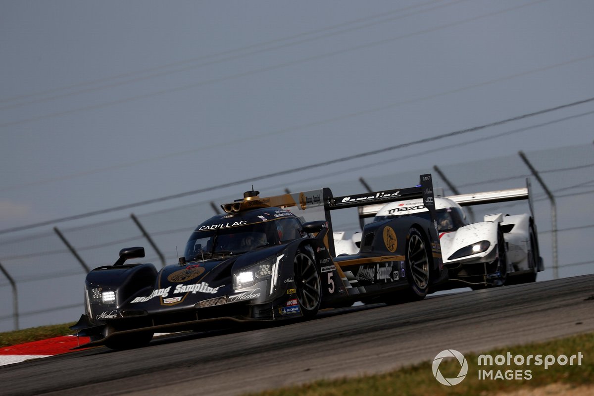 #5 Mustang Sampling Racing / JDC-Miller MotorSports Cadillac DPi, DPi: Sebastien Bourdais, Joao Barbosa, #77 Mazda Team Joest Mazda DPi, DPi: Oliver Jarvis, Tristan Nunez