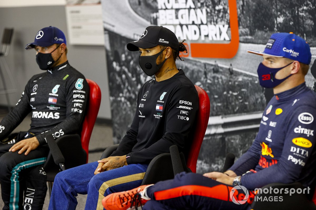 Valtteri Bottas, Mercedes-AMG F1, Lewis Hamilton, Mercedes-AMG F1, Max Verstappen, Red Bull Racing en la conferencia de prensa