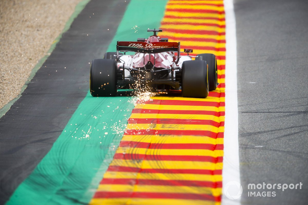 Scintille volando dal retrotreno di Kimi Raikkonen, Alfa Romeo Racing C39
