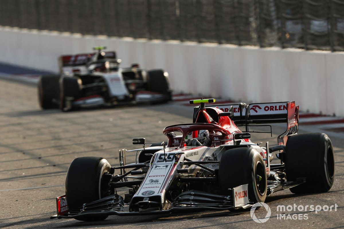 Antonio Giovinazzi, Alfa Romeo Racing C39, Kevin Magnussen, Haas VF-20