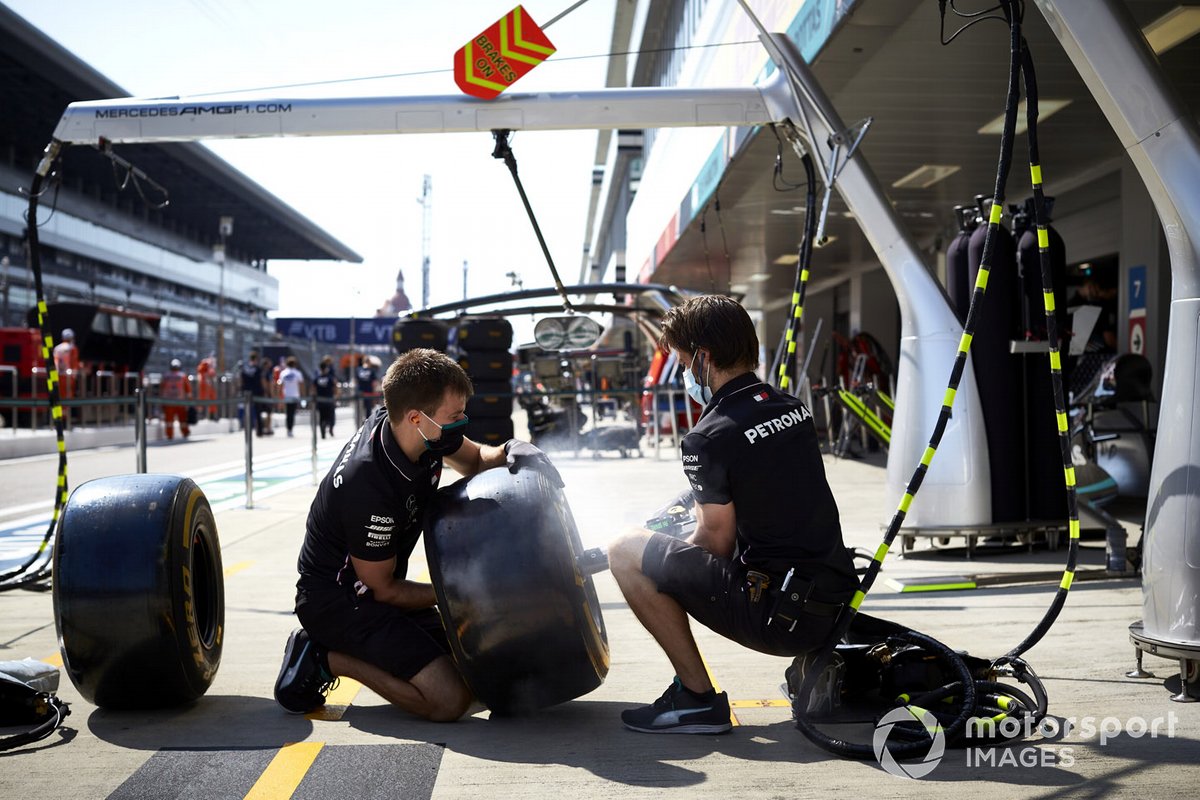 Mercedes pit stop practice