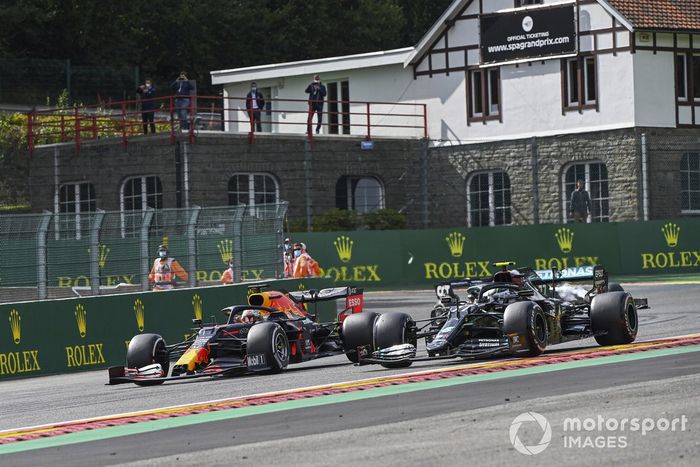Valtteri Bottas, Mercedes F1 W11, Max Verstappen, Red Bull Racing RB16