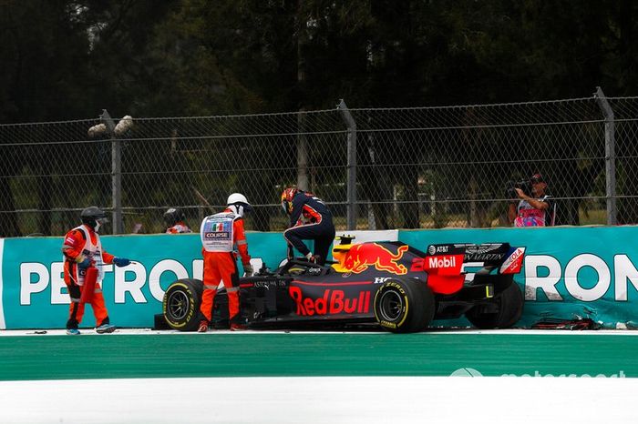 Alex Albon, Red Bull RB15 choca en la PL2