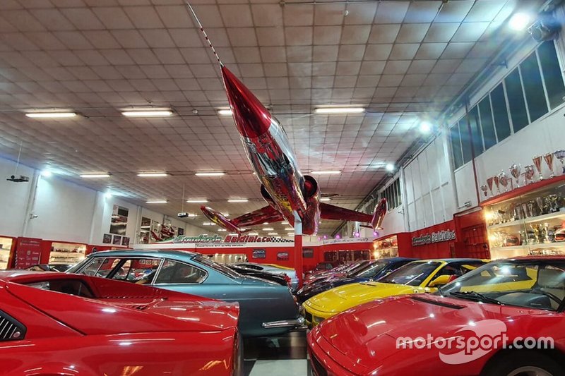 Jet esposto nell'officina di Scuderia Baldini