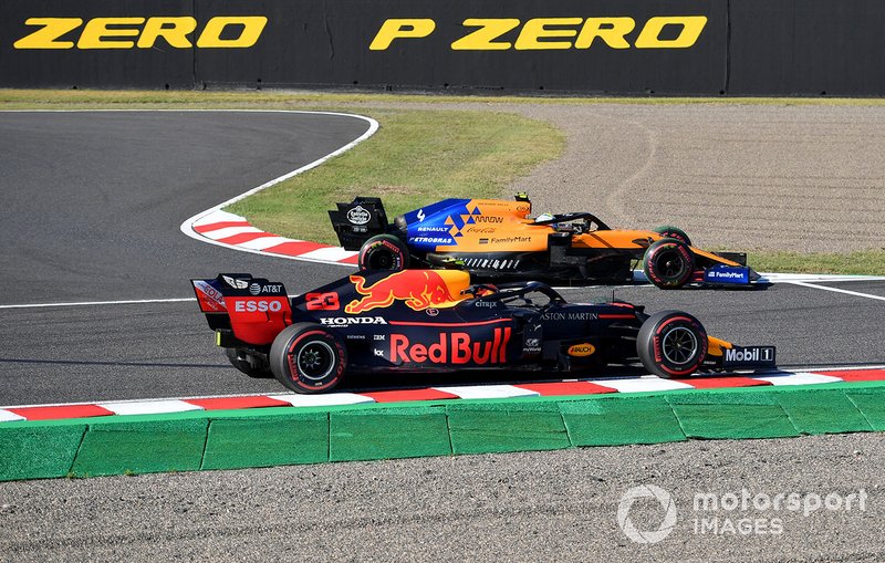 Lando Norris, McLaren MCL34, Alex Albon, Red Bull RB15
