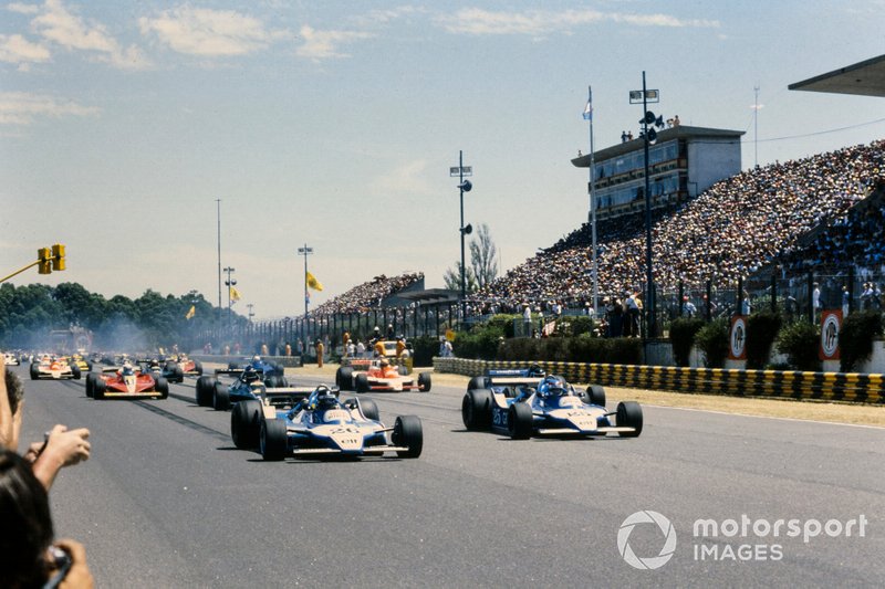 Start action, Jacques Laffite, Ligier JS11 Ford leads