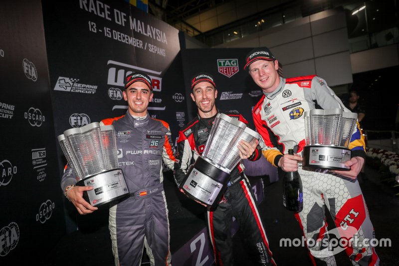 Podium: Race winner Esteban Guerrieri, ALL-INKL.COM Münnich Motorsport Honda Civic Type R TCR, second place Mikel Azcona, PWR Racing CUPRA TCR, third place Johan Kristoffersson, SLR Volkswagen Volkswagen Golf GTI TCR