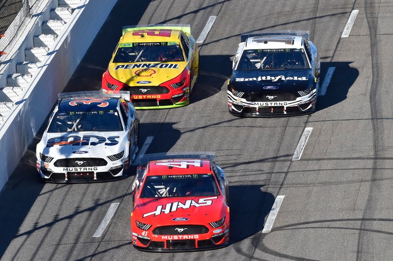 Daniel Suarez, Stewart-Haas Racing, Ford Mustang Haas Automation, Matt Crafton, Front Row Motorsports, Ford Mustang Surface Sunscreen / Tunity, Aric Almirola, Stewart-Haas Racing, Ford Mustang Smithfield, Joey Logano, Team Penske, Ford Mustang Shell Pennzoil