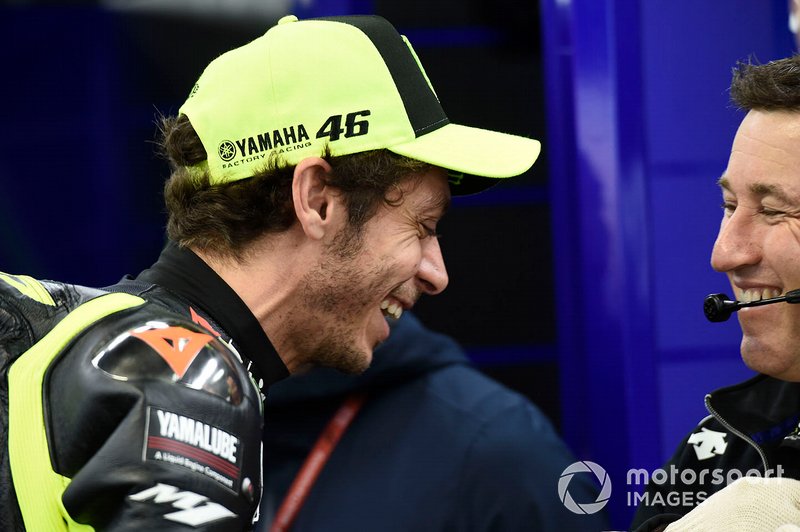 Valentino Rossi, Yamaha Factory Racing met zijn monteur Alex Briggs