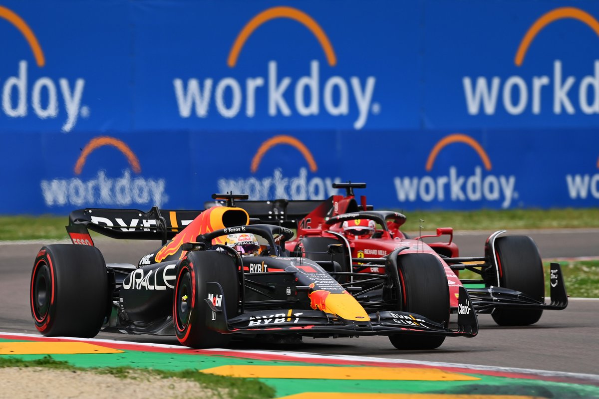 Max Verstappen, Red Bull Racing RB18, Charles Leclerc, Ferrari F1-75