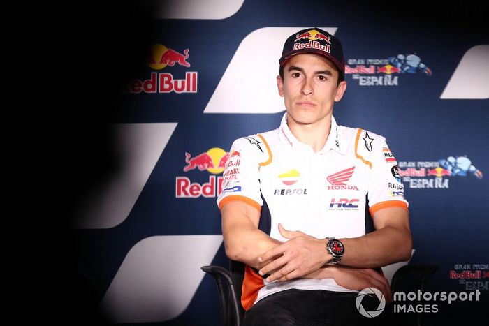 Marc Márquez, Repsol Honda Team, estira el brazo
