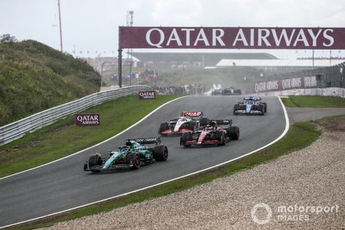 Lance Stroll, Aston Martin AMR23, lidera Valtteri Bottas, Alfa Romeo C43, Nico Hulkenberg, Haas VF-23, y Esteban Ocon, Alpine A523.