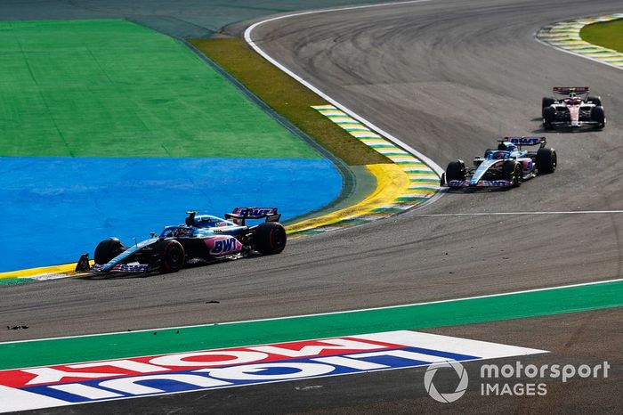 Esteban Ocon, Alpine A522, Fernando Alonso, Zhou Guanyu, Alfa Romeo C42