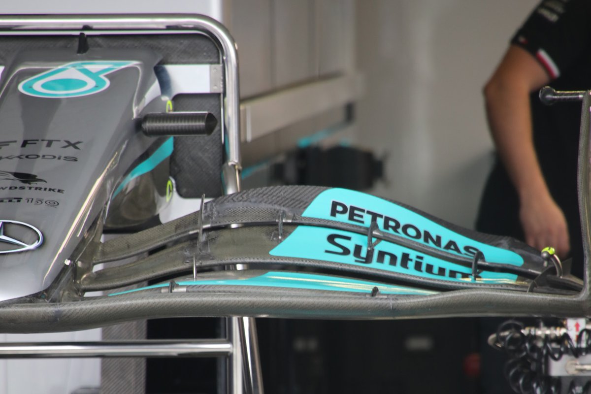 Mercedes W13: Frontflügel