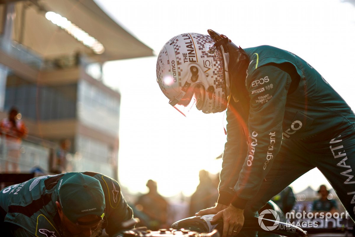 Sebastian Vettel, Aston Martin, en la parrilla