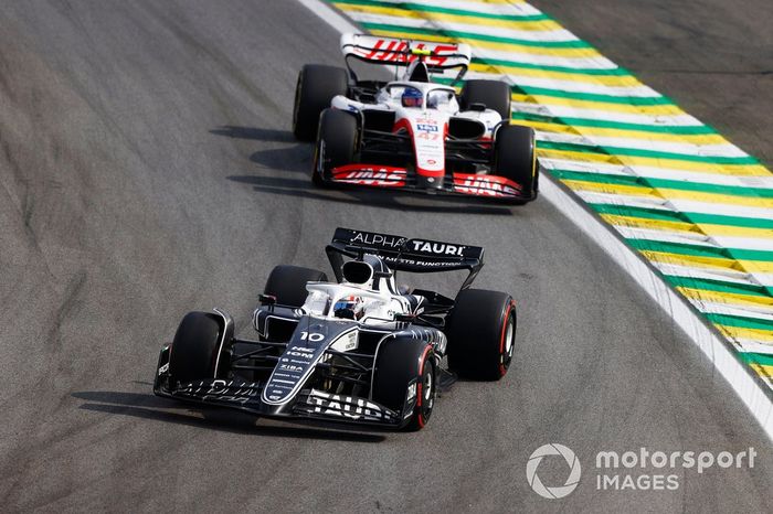 Pierre Gasly, AlphaTauri AT03, Mick Schumacher, Haas VF-22