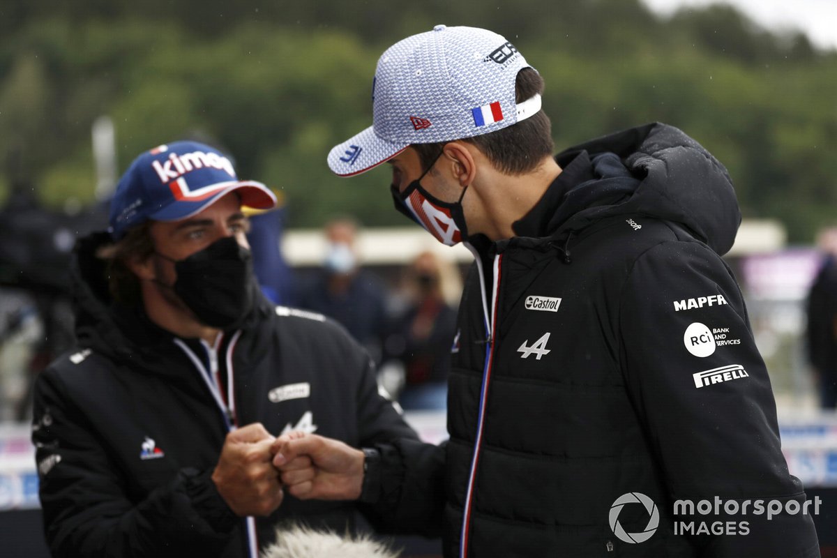 Esteban Ocon, Alpine F1, bumps fists with Fernando Alonso, Alpine F1