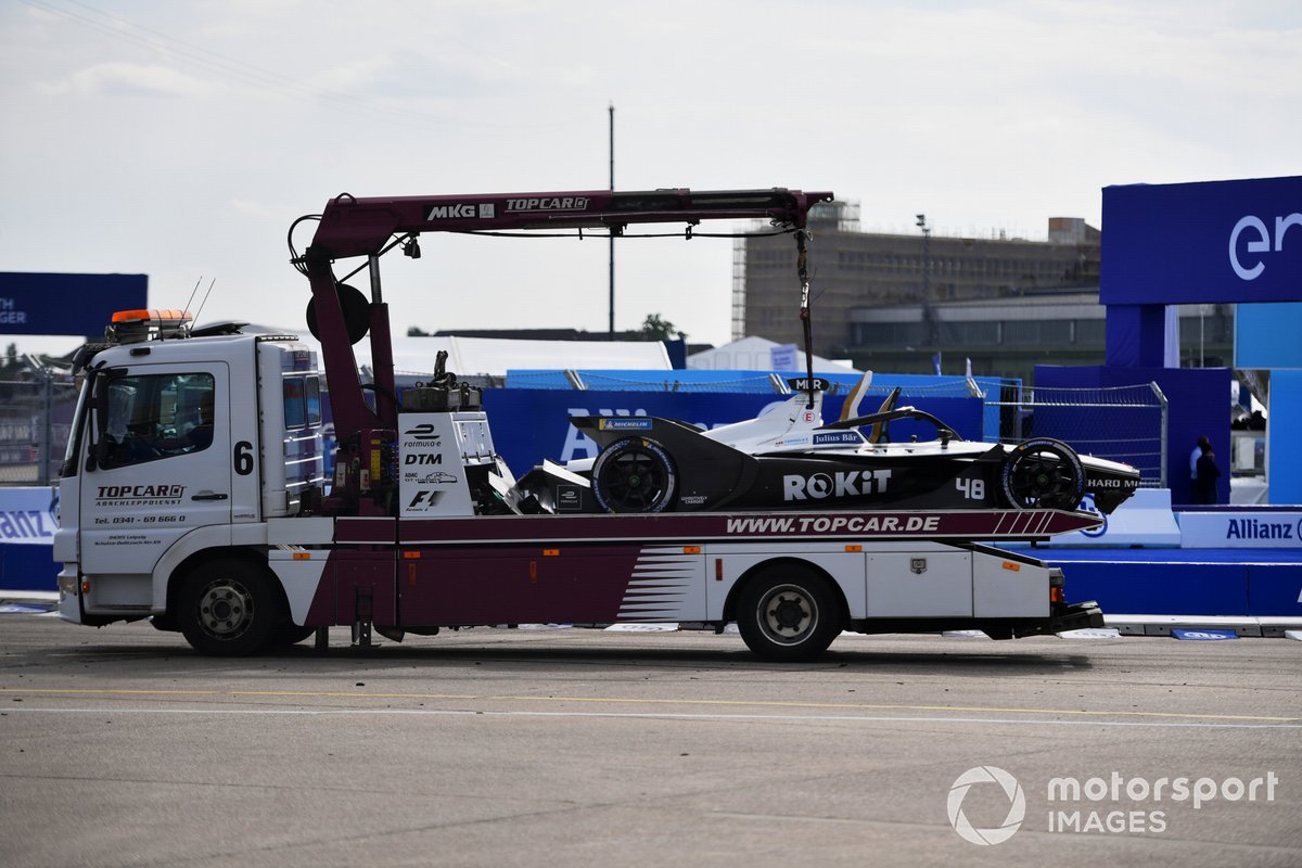 The damaged car of Edoardo Mortara, Venturi Racing, Silver Arrow 02