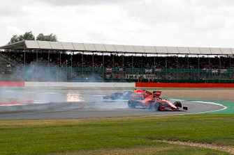 Sebastian Vettel, Ferrari verremt zich en rijdt achter op Max Verstappen, Red Bull Racing RB15