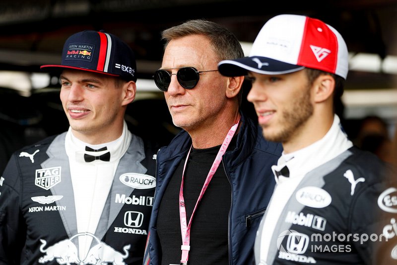 Max Verstappen, Red Bull Racing, el actor Daniel Craig, y Pierre Gasly, Red Bull Racing