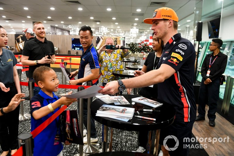 Max Verstappen, Red Bull Racing signs an autograph for a fan