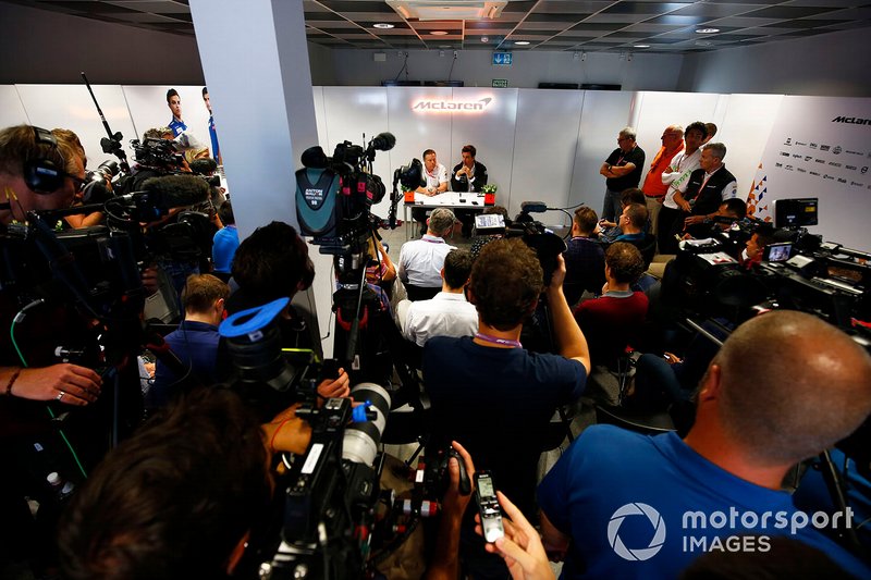 Zak Brown, Executive Director, McLaren, and Toto Wolff, Executive Director (Business), Mercedes AMG