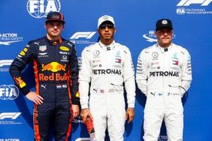 Max Verstappen, Red Bull Racing, le poleman Lewis Hamilton, Mercedes AMG F1 et Valtteri Bottas, Mercedes AMG F1 dans le Parc Fermé