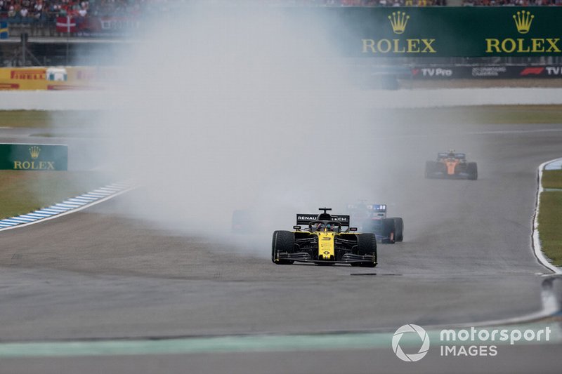 Daniel Ricciardo, R.S.19 de Renault F1 Team, se retira al de la carrera por un problema técnico