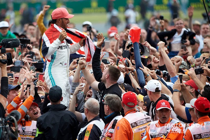Lewis Hamilton, Mercedes AMG F1, 1st position, celebrates with his fans