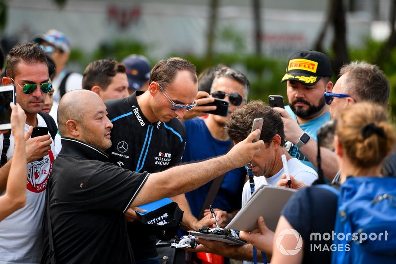 Robert Kubica, Williams Racing signs an autograph for a fan