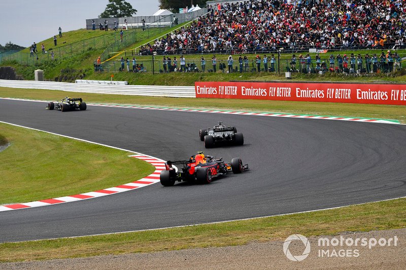 Nico Hulkenberg, Renault F1 Team R.S. 19, leads Romain Grosjean, Haas F1 Team VF-19, and Alex Albon, Red Bull RB15