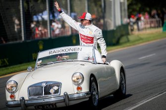 Kimi Raikkonen, Alfa Romeo Racing C38, pilotlar geçit töreninde