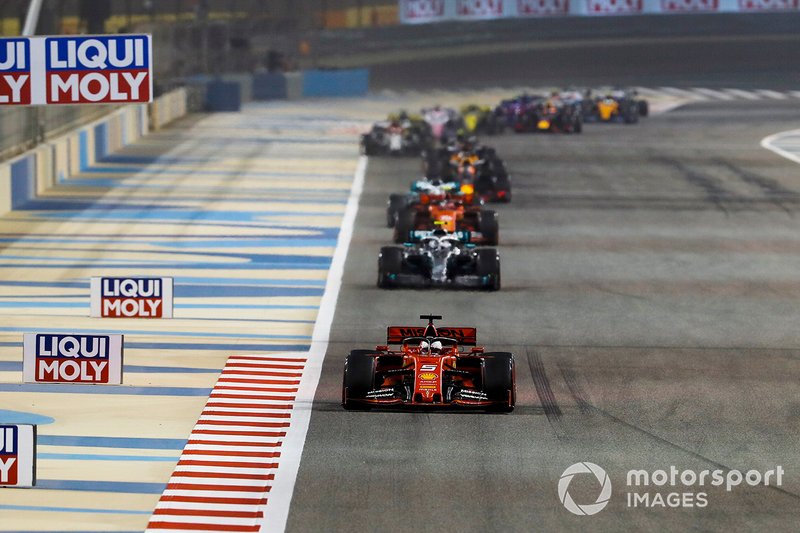 Sebastian Vettel, Ferrari SF90 yValtteri Bottas, Mercedes AMG W10