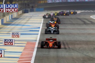 Sebastian Vettel, Ferrari SF90 en Valtteri Bottas, Mercedes AMG W10