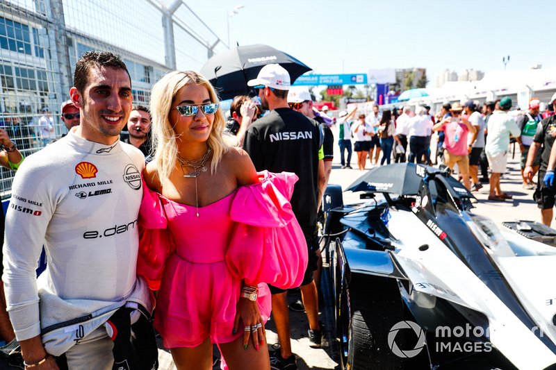 Sébastien Buemi, Nissan e.Dams, with singer Rita Ora on the grid