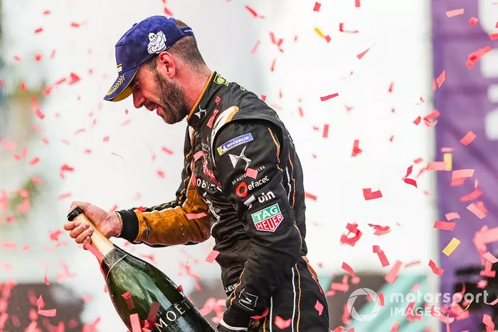 Jean-Eric Vergne, DS TECHEETAH, celebra su triunfo en el podio