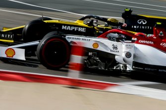 Nico Hulkenberg, Renault R.S. 19 ve Antonio Giovinazzi, Alfa Romeo Racing C38