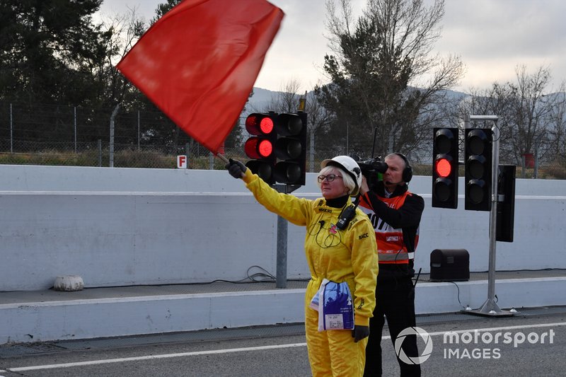 Los comisarios podrán teletrabajar, operar de manera remota, si por cualquier circunstancia no han podido llegar hasta el circuito donde se celebra el gran premio