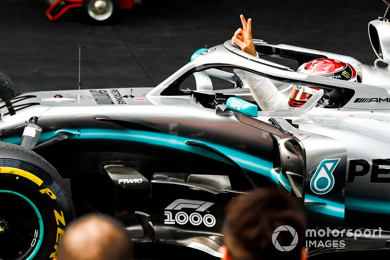 Lewis Hamilton, Mercedes AMG F1, celebra en el pitlane
