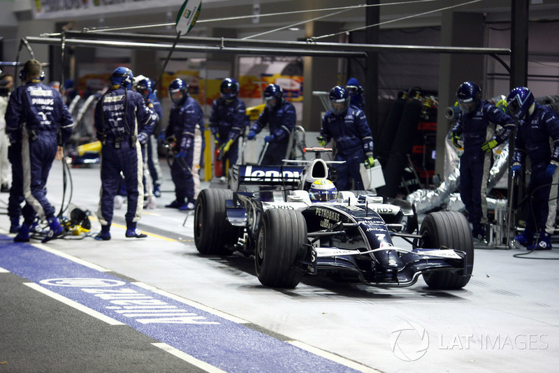 Nico Rosberg, Williams FW30, fait un arrêt au stand