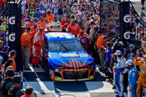 Chase Elliott, Hendrick Motorsports, Chevrolet Camaro SunEnergy1 celebrates in victory lane 