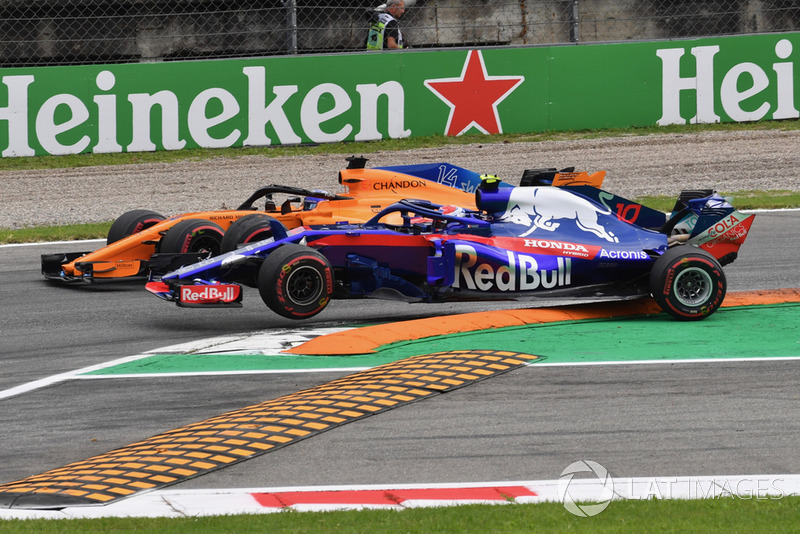 Fernando Alonso, McLaren MCL33 and Pierre Gasly, Scuderia Toro Rosso STR13 battle and make contact
